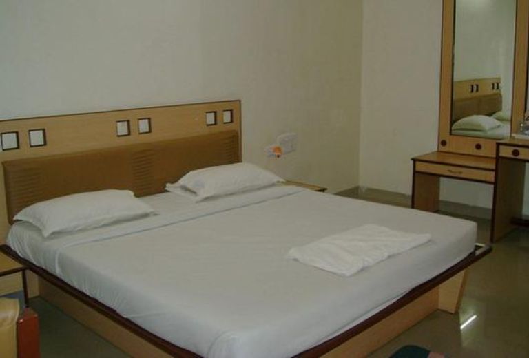 A Royal Retreat: Experience Regal Comfort at Taramati Baradari Haritha Hotel